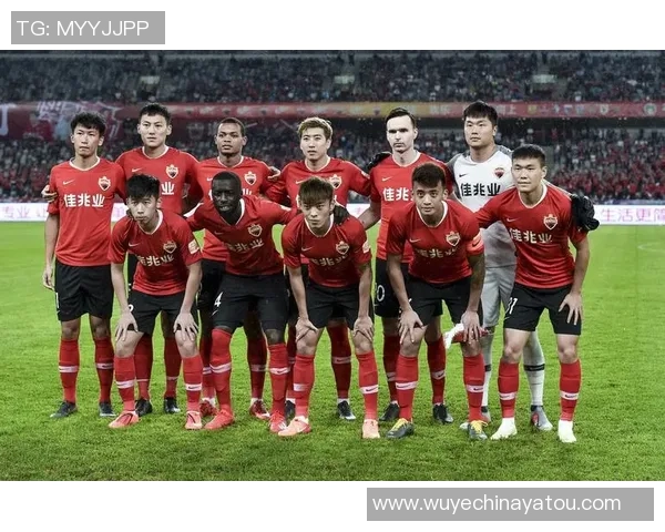 深圳足球队心理素质提升之路:聚焦团队协作与抗压能力的培养 深圳足球队心理素质提升之路:聚焦团队协作与抗压能力的培养