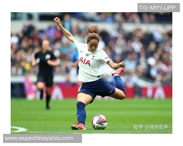 足球明星时尚秀场球袜搭配展现个性风采与运动魅力 足球明星时尚秀场球袜搭配展现个性风采与运动魅力