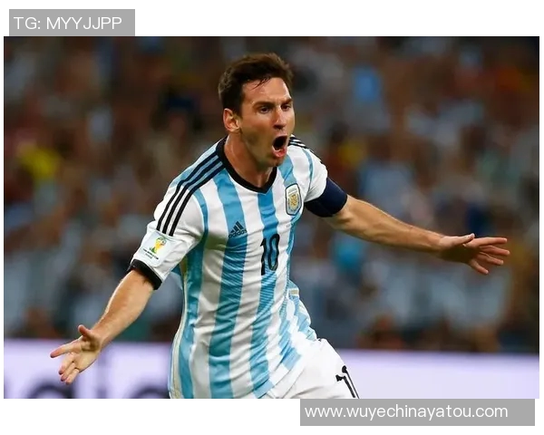 全球足球巨星风采揭秘：他们的成就与传奇故事