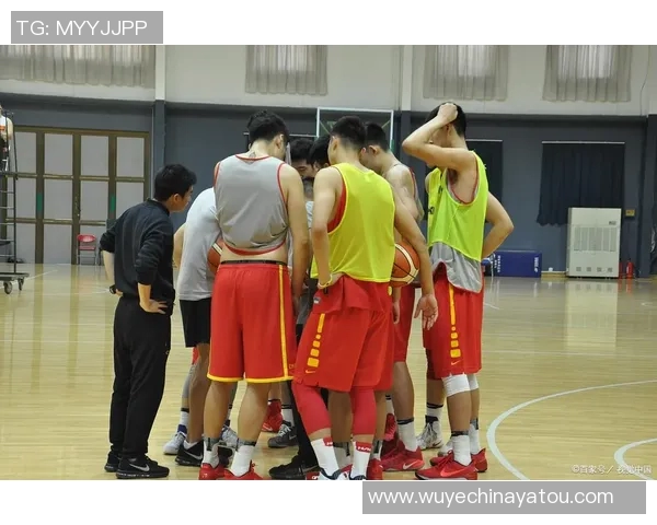 南京篮球队配合引发热议球迷对战术执行和团队默契提出不同看法 南京篮球队配合引发热议球迷对战术执行和团队默契提出不同看法