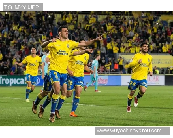 双脚均衡的足球明星如何在赛场上展现独特魅力与技术优势 双脚均衡的足球明星如何在赛场上展现独特魅力与技术优势